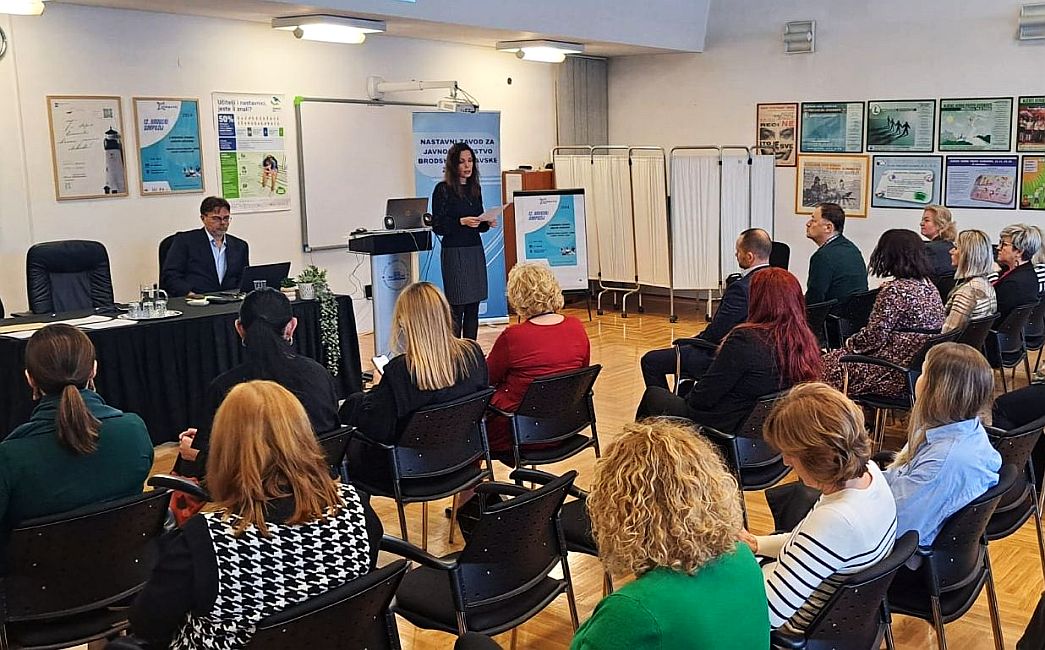 Sve više mladih bori se s ovisnošću o društvenim mrežama ali i o kupovanju